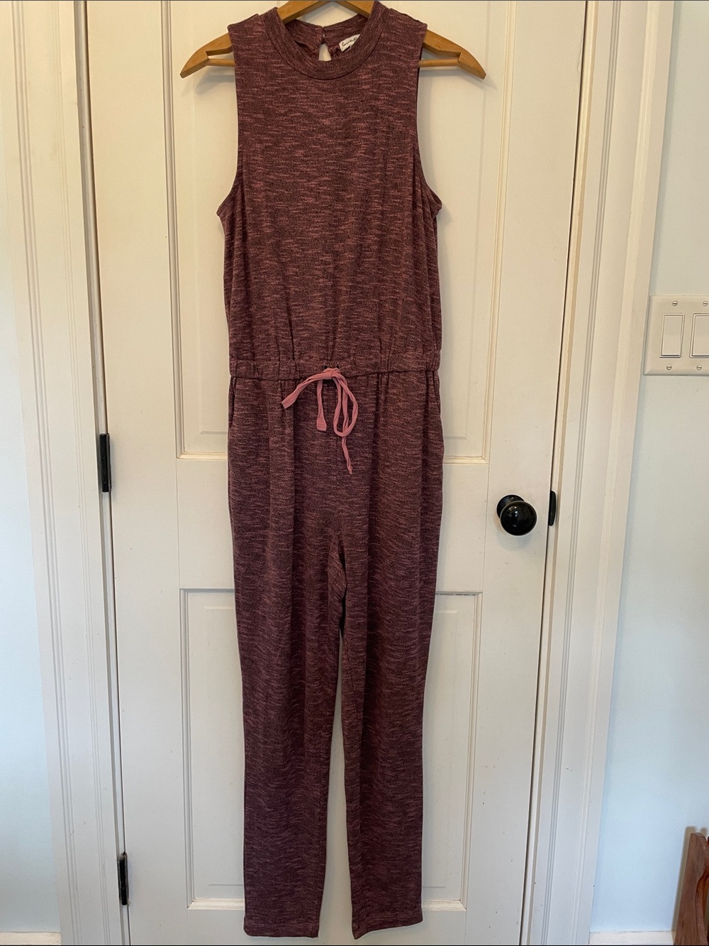 love, Fire Sleeveless Marled Drawstring Jumpsuit in Burgundy